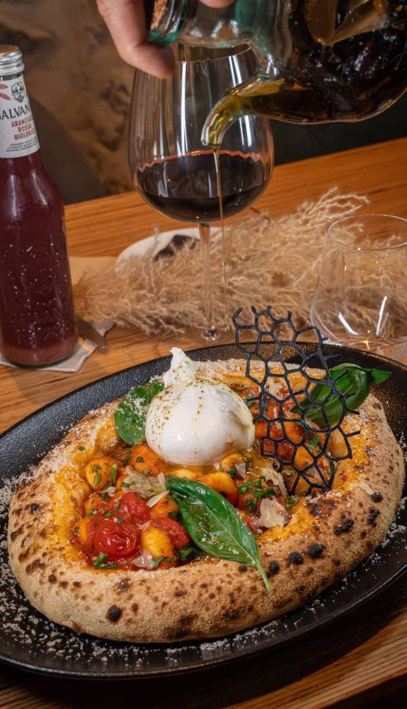 Pizza gnocchi, burrata et filet d'huile d'olive — La Florentine, Grenoble