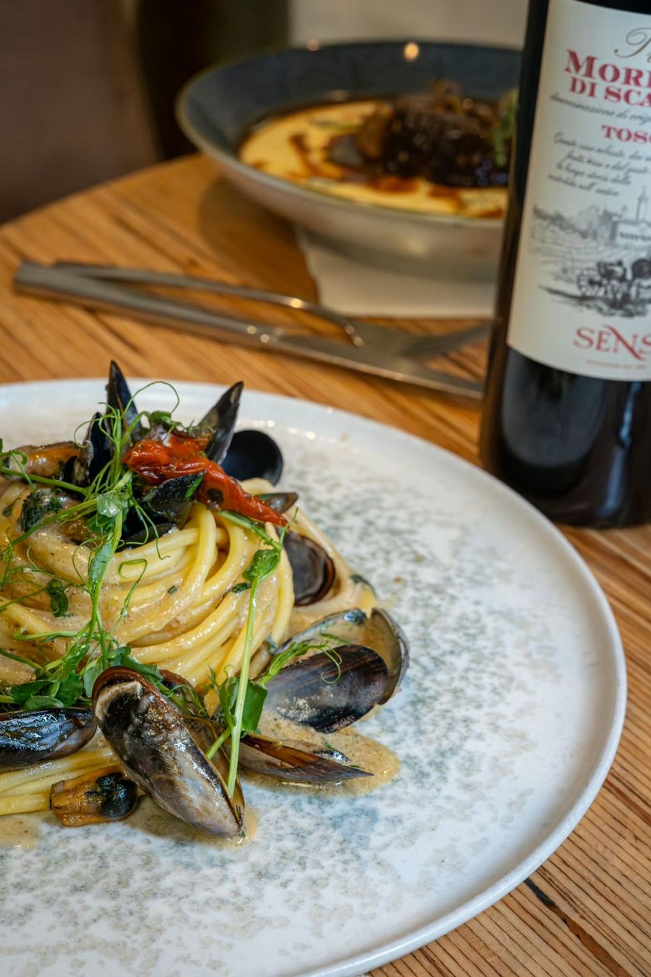 Spaghetti aux moules et vin de Toscane — La Florentine, Grenoble
